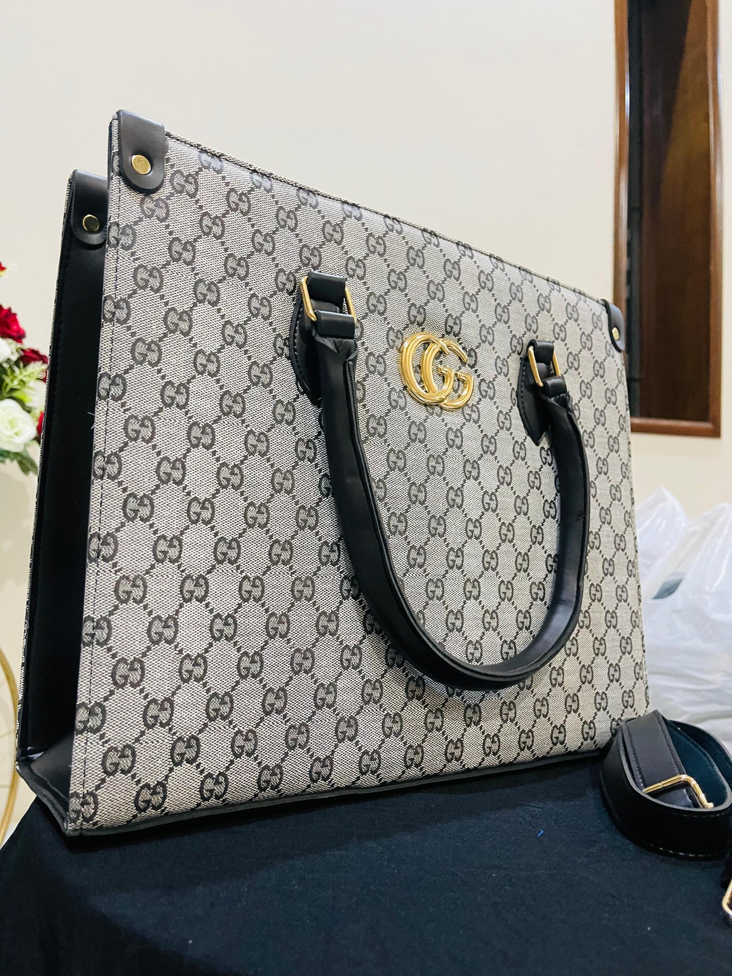 Women’s White Tote Bag