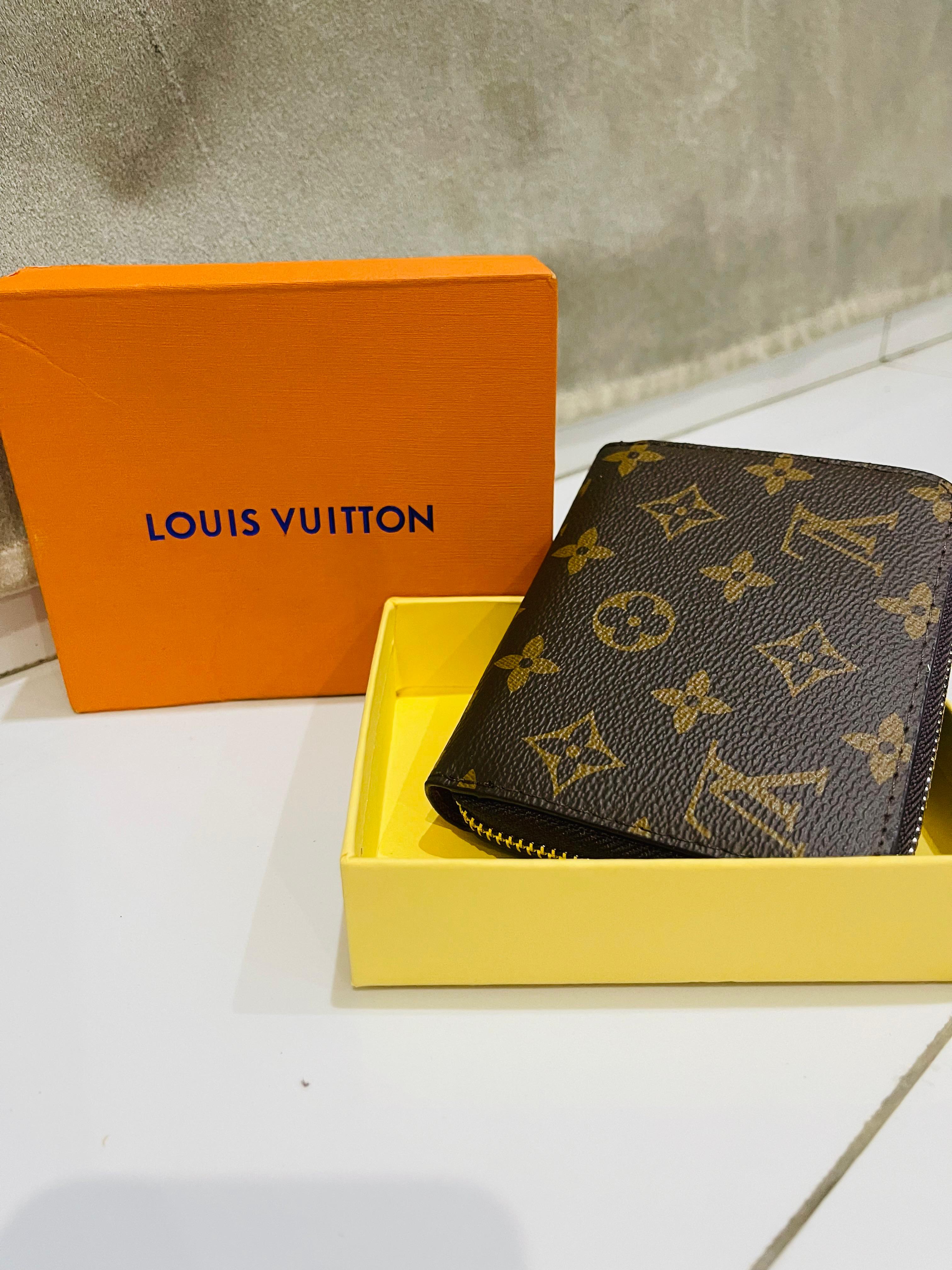 Black Louis Vuitton hand bag