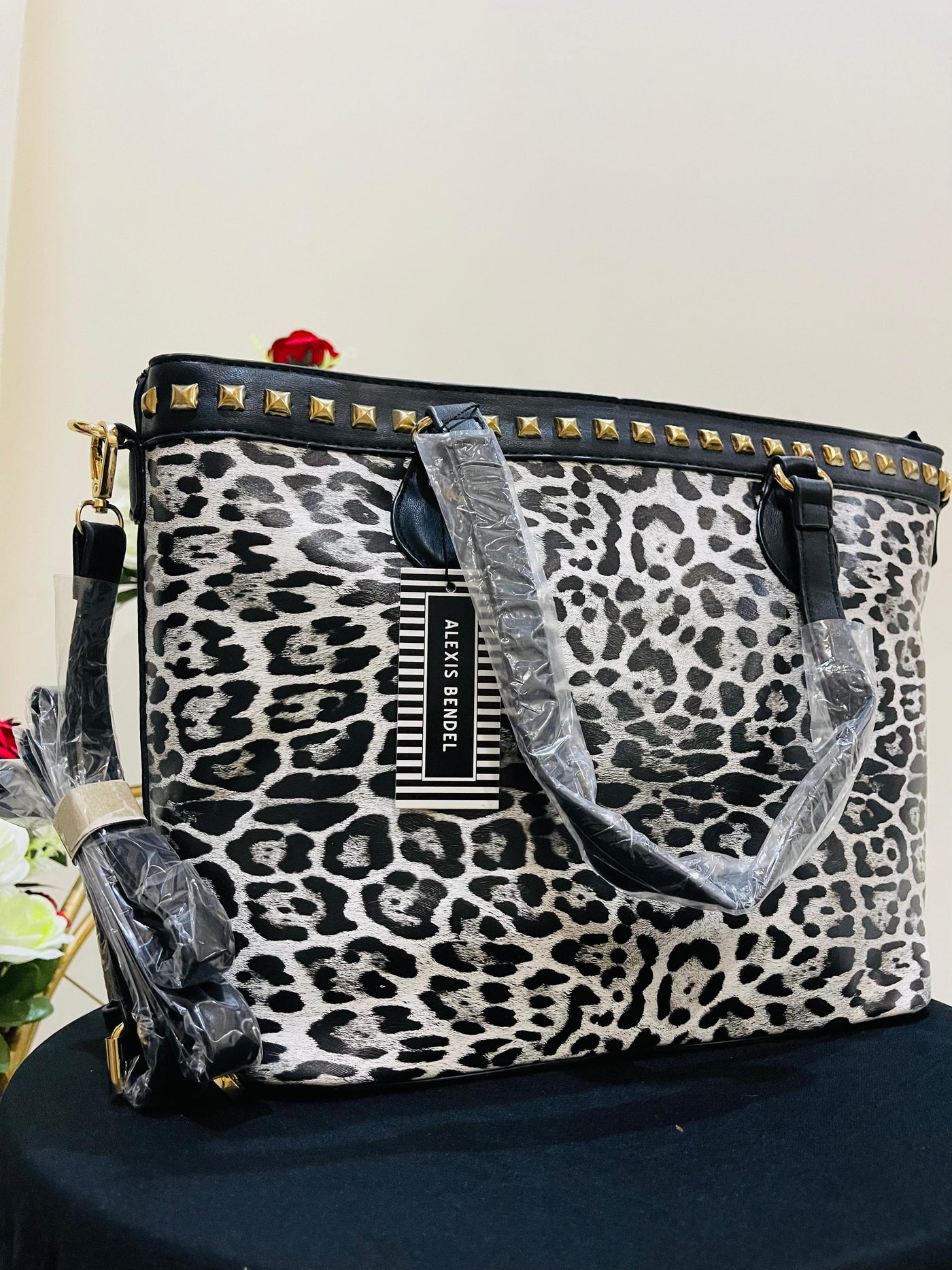 ALEXIS BENDEL Women’s Black Cheetah Print Tote Bag