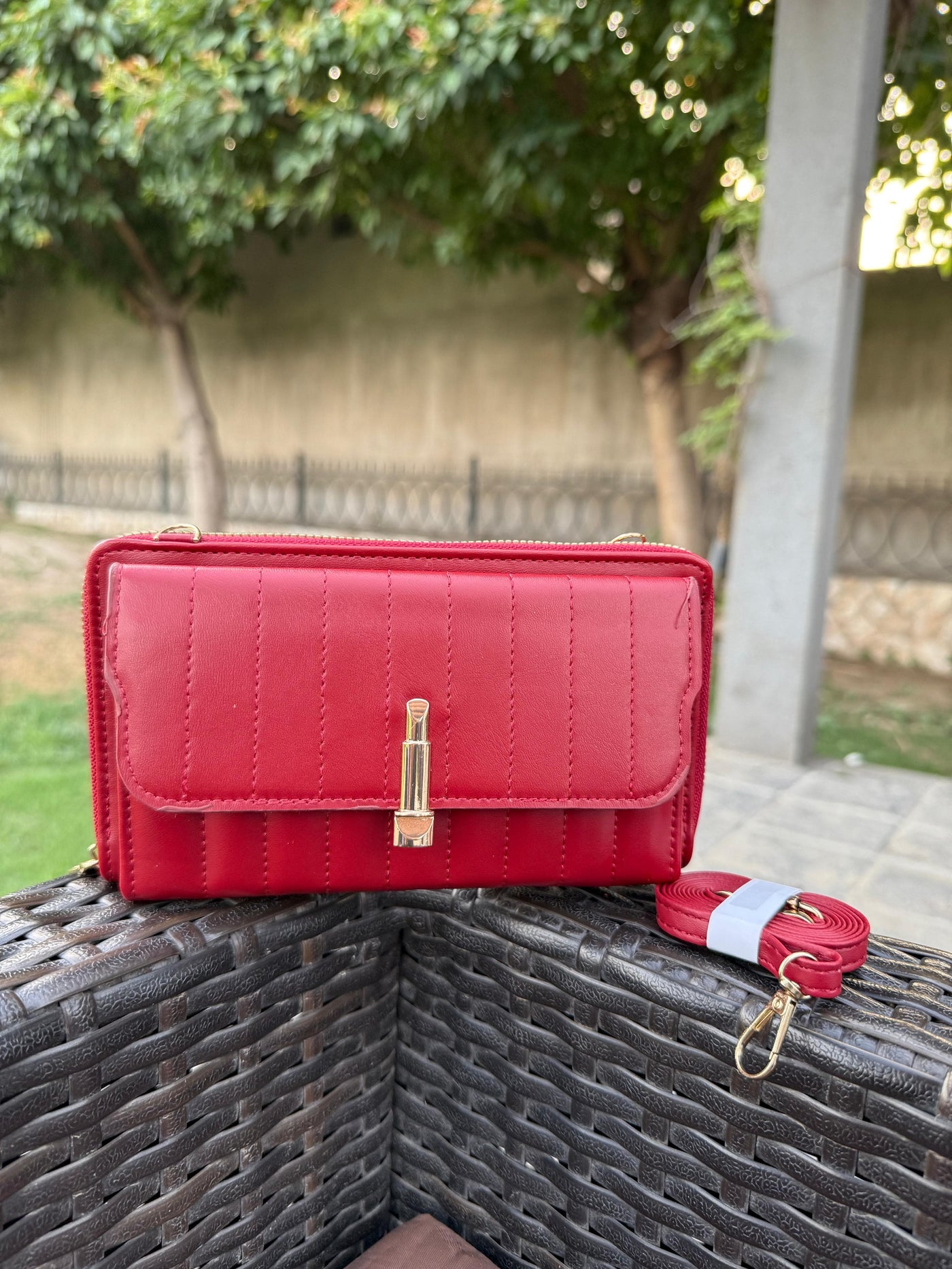 ladies trendy shoulder bag