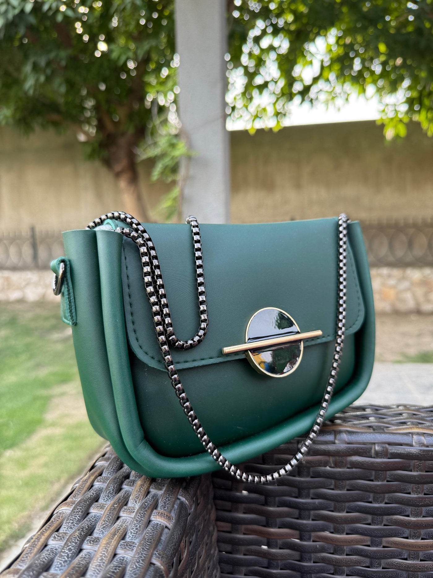 Modern & Functional Shoulder Bag