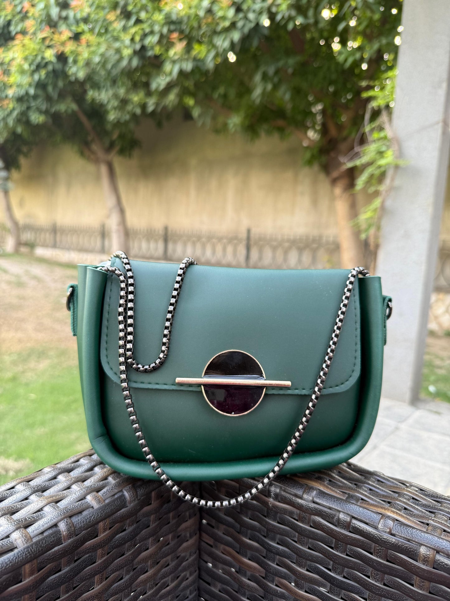 Modern & Functional Shoulder Bag